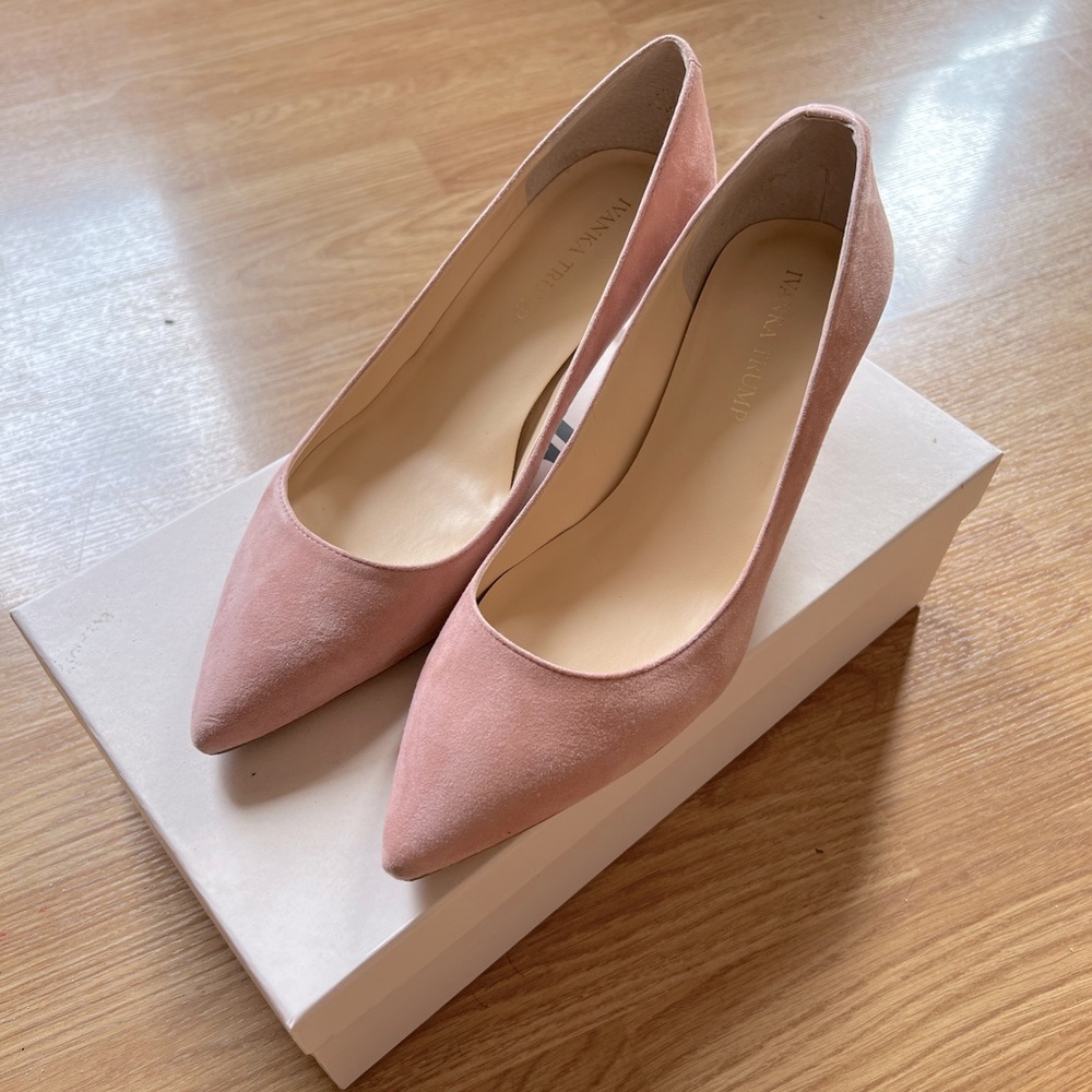 Ivanka Trump light pink suede pumps